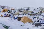 Na Everestu už živí nejsou. Messner záchranu lezců kritizuje
