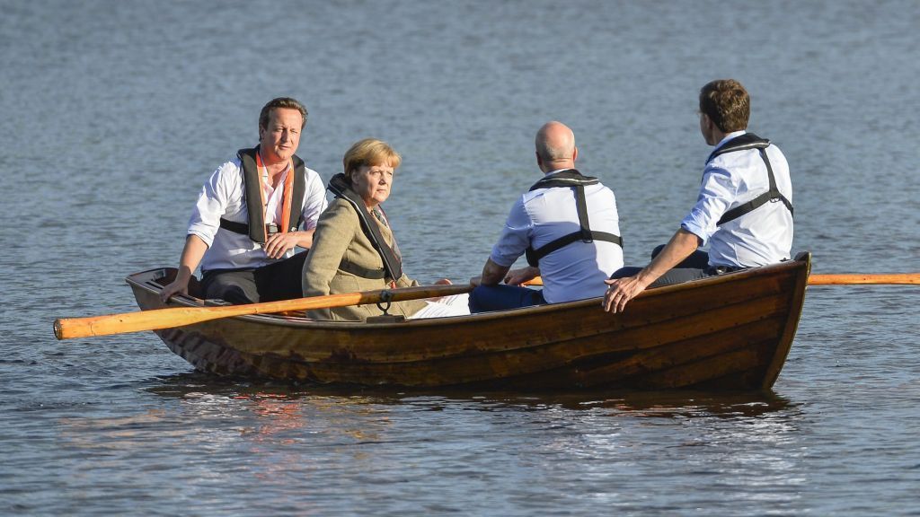 David Cameron, Angela Merkelová, švédský premiér Fredrik Reinfeldt a předseda nizozemské vlády Mark Rutte na jezeře nedaleko Stockholmu  9.června. Na prezidentovi Evropské komise se ani tady neshodli.