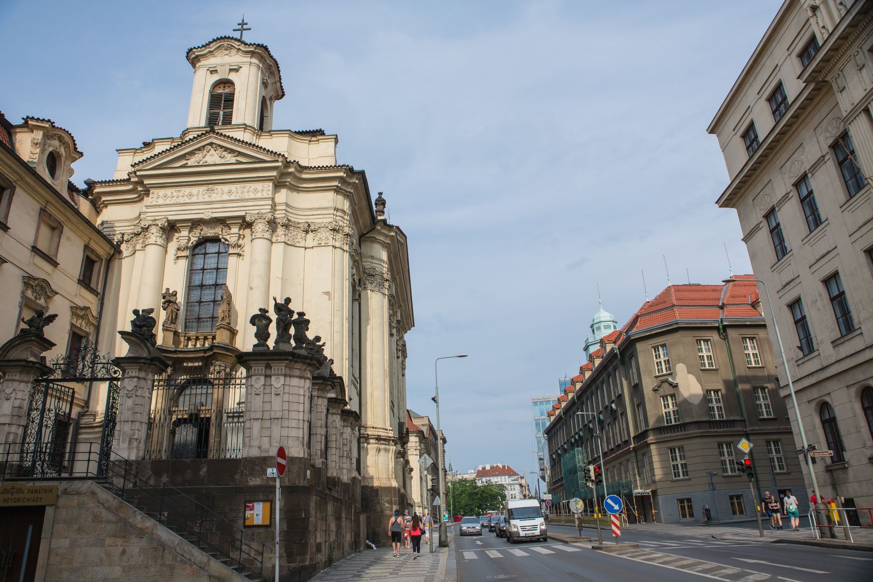 Národní památník hrdinů heydrichiády v Resslově ulici v Praze