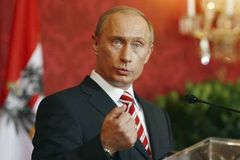 Putin v Davosu nabídl světu spolupráci a odzbrojení