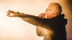 Vladimir 518 předělal Kollerův hit Chci zas v tobě spát. Dokola fetovat jen tebe, rapuje