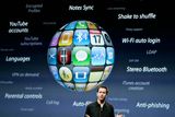 Scott Forstall, viceprezident pro iPhone Software, představuje v Kalifornii vylepšenou verzi iPhone.