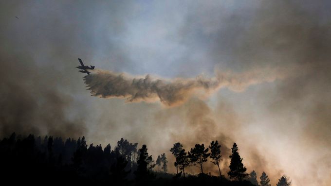 Rozsáhlé lesní požáry sužují Portugalsko už od června.