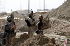 Ostuda. USA nemají přehled o statisících zbraní pro Afghánce