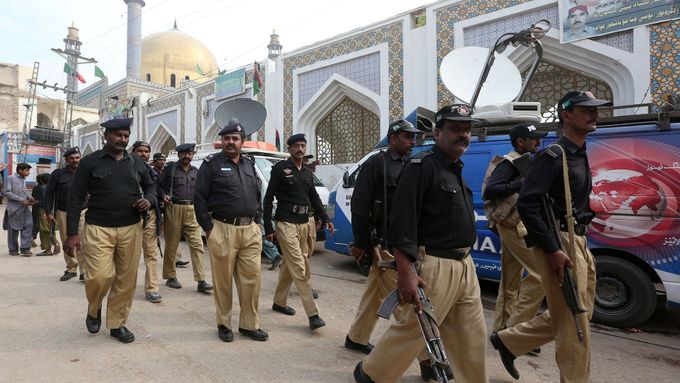 V Pákistánu před volbami vybuchla bomba, nejméně 65 lidí zemřelo