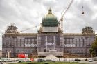 Obyvatel i návštěvníků Prahy se samozřejmě týká i rekonstrukce budovy Národního muzea.