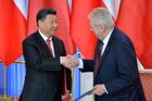 Miloš Zeman a Si Ťin-pching po podepsání dohody na Pražském hradě