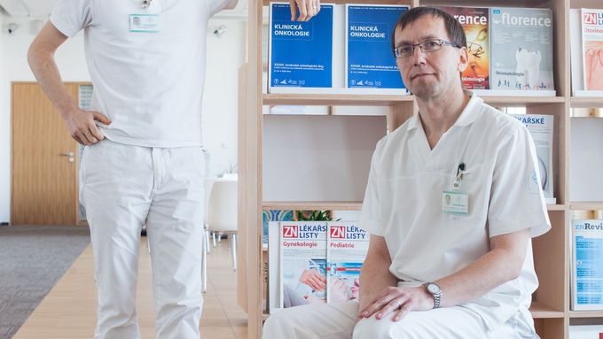 Lékaři Jiří Šedo (vlevo) a Ondřej Sláma mají zkušenosti s paliativní péčí ze zahraničí.