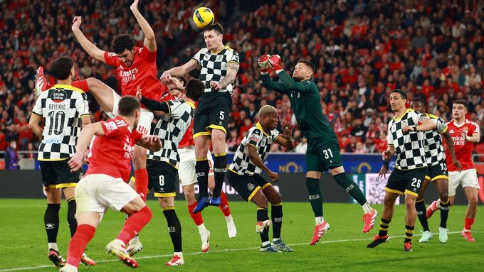 Tomáš Vaclík při utkání proti Benfice Lisabon