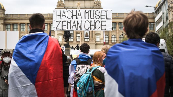 Proti prezidentu Zemanovi už se zase demonstruje po celé zemi (akce Milionu chvilek pro demokracii).