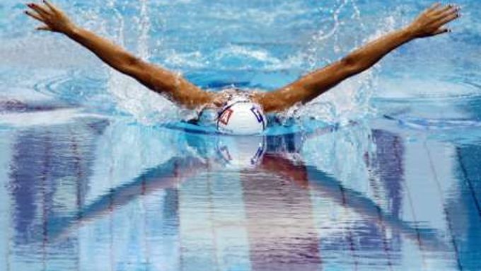 Francouzská plavkyně Laura Manaudouová při finále polohového závodu na 200 m v rámci plaveckého ME v Budapešti.