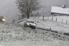 Řidiči pozor, dopravu v Česku komplikují sněhové jazyky