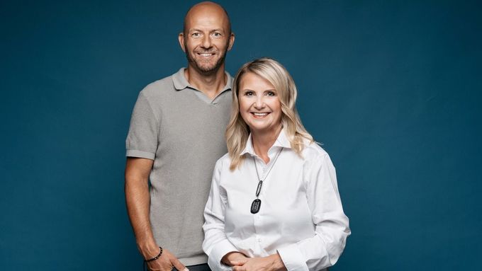 Armádní psycholožku Helenu Sovákovou v knize Plukovnice lidských duší zpovídá novinář Martin Moravec.