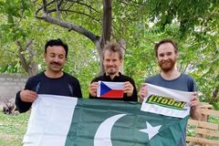 Omrzliny a horská nemoc. Akci na záchranu Čechů na hoře v Pákistánu komplikuje počasí