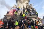 Francii pohltily další protesty proti reformě důchodů. Policie se střetla s radikály