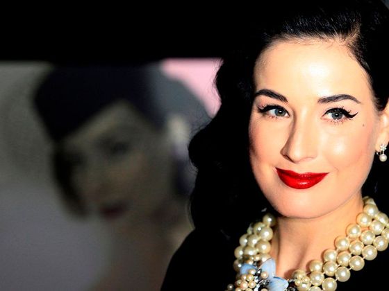 Co je to burleska? Erotica 2010 - Dita Von Teese