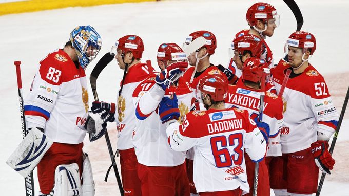 Radost hokejistů Ruska po vítězství nad Švédskem v zápase poháru Karjala.