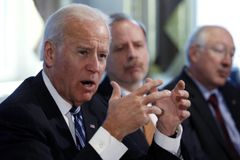 Biden slibuje řešení, u asociace střelců ale nepochodil