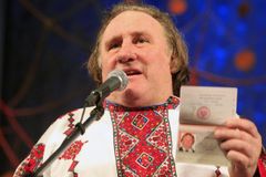 Depardieu je "hrozba pro národní bezpečnost", tvrdí Ukrajina