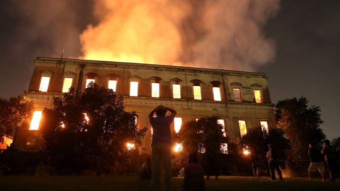 V Brazílii hořelo Národní muzeum. Požár zřejmě zničil sbírku více než 20 milionů předmětů