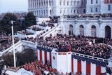 20. ledna 1981, inaugurace Ronalda Reagana. První slavnostní přísaha, která se konala u západní strany Kapitolu.