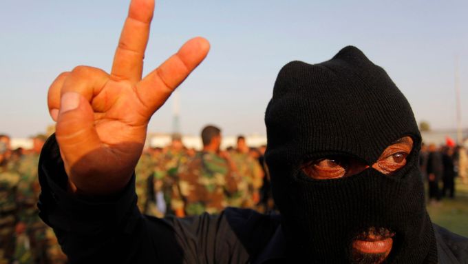 Šíitský bojovník Moqtada al-Sadr.