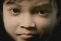 Postrach pedofilů. Na webu je loví virtuální Filipínka