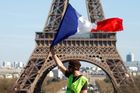 Žluté vesty opět táhly Francií. V Bordeaux policie krotila násilnosti slzným plynem