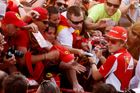 Na nepřízeň fanoušků si piloti v Katalánsku nemohou stěžovat. Dvojnásobný šampion F1 Fernando Alonso si pochopitelně vynutil nejvíce pozornosti.
