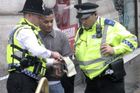 Obavy z bombového útoku vyklidily část britského parlamentu