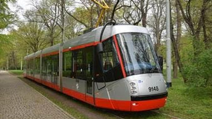 Opravená tramvaj 14T.