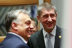 Střední Evropa se inspiruje v Rusku. Česká demokracie oslabuje, ale ne jako u sousedů, tvrdí studie