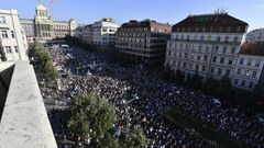 Demonstrace proti chystané vládě Andreje Babiše za podpory komunistů na pražském Václavském náměstí