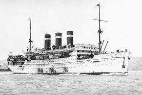 Obrazem: Zkázu <strong>lodě</strong> Patria SS v Haifě nepřežilo 267 Čechoslováků