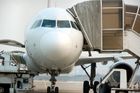 V letadle z Mexika do Japonska zemřel muž poté, co spolkl 246 pytlíčků kokainu