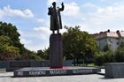 Policie odložila případ polití Koněvovy sochy barvou, viníka nenašla