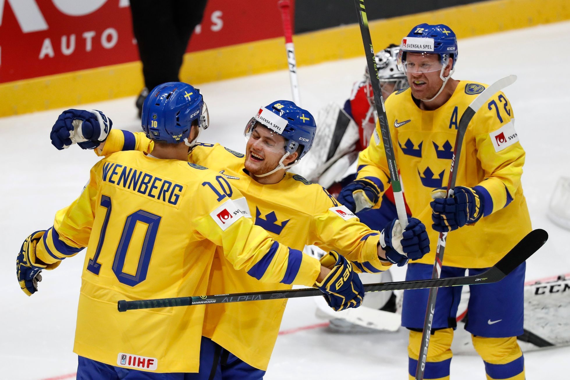 Alexander Wennberg slaví gól v zápase Švédsko - Norsko na MS 2019