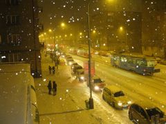 Vršovická ulice v Praze pod sněhem