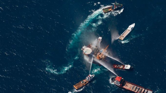 Ilustrační snímek: Požár ropné plošiny v Mexickém zálivu.