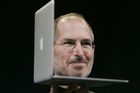 Jobs ve filmu uvede na trh Macintosh, NeXT cube a iPod