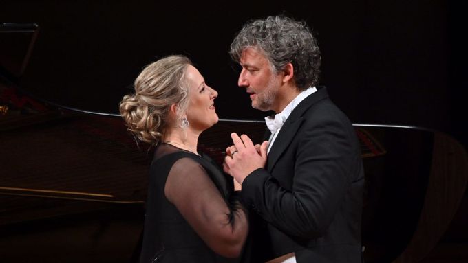 Pěvci Diana Damrau a Jonas Kaufmann již společně vystupovali s písněmi Roberta Schumanna a Johannese Brahmse.