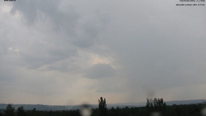 Karlovy Vary, 22. července, 17:00 (záběr z webkamery ČHMÚ)