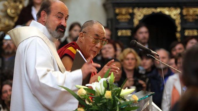Tomáš Halík s dalajlámou v roce 2006