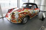 Toto Porsche 356 Cabriolet z roku 1964 si nechala pomalovat zpěvačka Janis Joplin. V roce 2015 vyneslo v aukci 1,76 milionu dolarů.