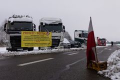 Polští zemědělci po měsících ukončili blokády na přechodech s Ukrajinou