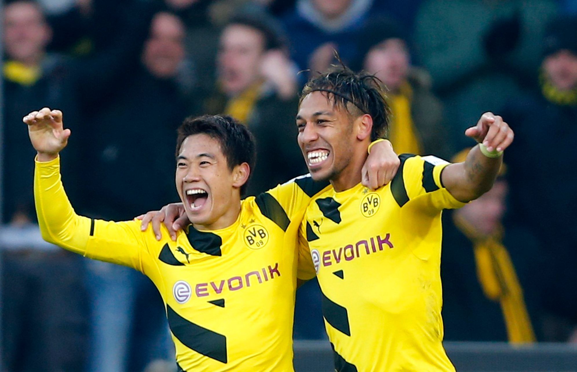 Aubameyang a Kagawa slaví gól Dortmundu
