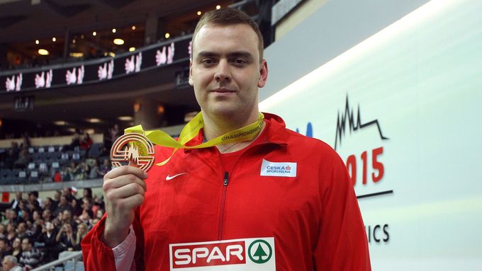 V pátek se na atletickém halovém mistrovství Evropy v Praze rozdávaly první sady medailí a cenné kovy vybojovaly také domácí hvězdy. Podívejte se v galerii na nejúspěšnějších z nich.
