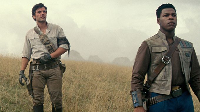 Osud ságy Star Wars dostala do potíží devátá epizoda Vzestup Skywalkera. Na snímku jsou Oscar Isaac jako Poe Dameron a John Boyega v roli Finna.