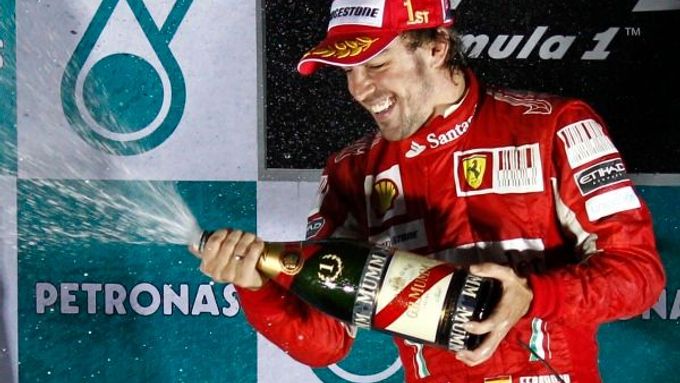 Z vítězného závodu se Fernando Alonso letos radoval už pětkrát. Získá i titul mistra světa?