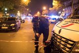 Pařížská prefektura informovala také o třech až čtyřech incidentech se střelbou. Rozhlasová stanice Europe 1 uvedla, že k další střelbě došlo v nákupním středisku Les Halles u historického jádra metropole.